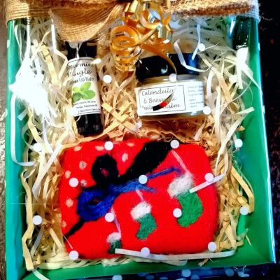 Small Xmas Hamper: Natural Skin Care And Felted Soap