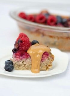 Baked Oats With Peanut Butter With Berries