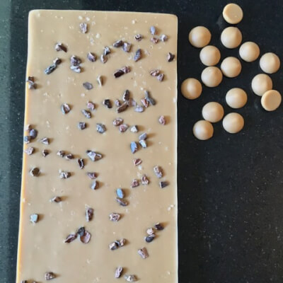 Salted Caramel Bar With Cracked Cocoa Nibs 80G