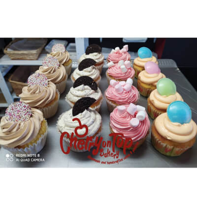 Selection Of 6 Cupcakes