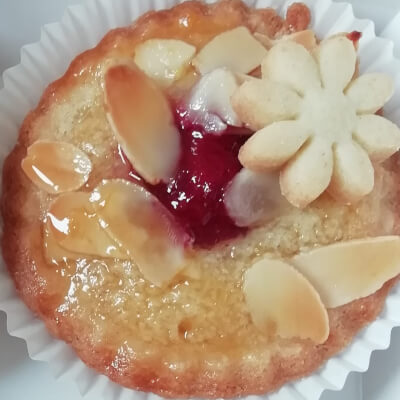 Box Of 3 Raspberry And Almond Cream Small  French Tarte 
