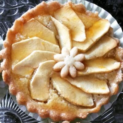 Apple With Almond Cream And Rum French Tarte 
