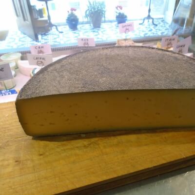 Cais Dubh Raw Cheese